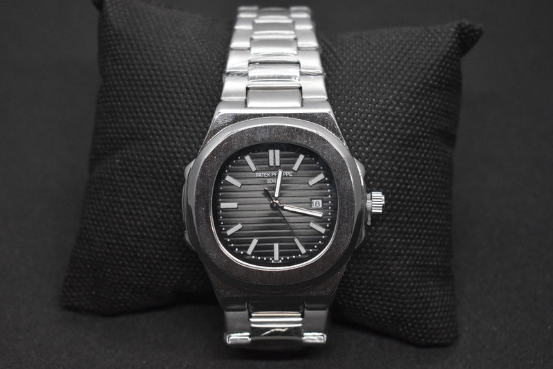Patek Philippe Nautilus – Pulseira de Aço – Mostrador Preto