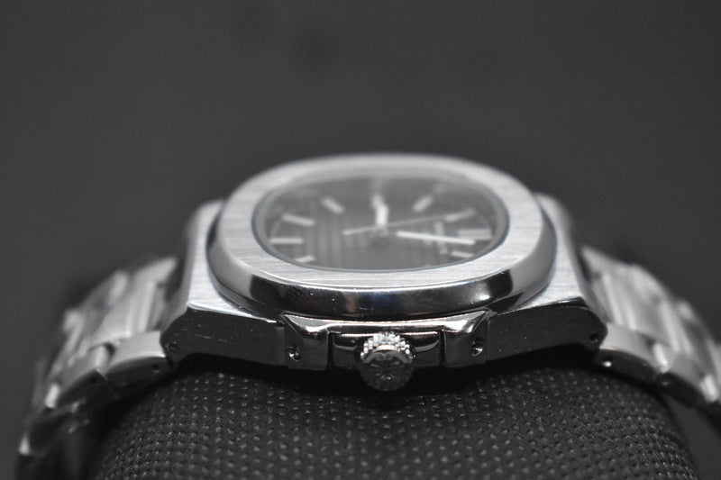 Patek Philippe Nautilus – Pulseira de Aço – Mostrador Preto