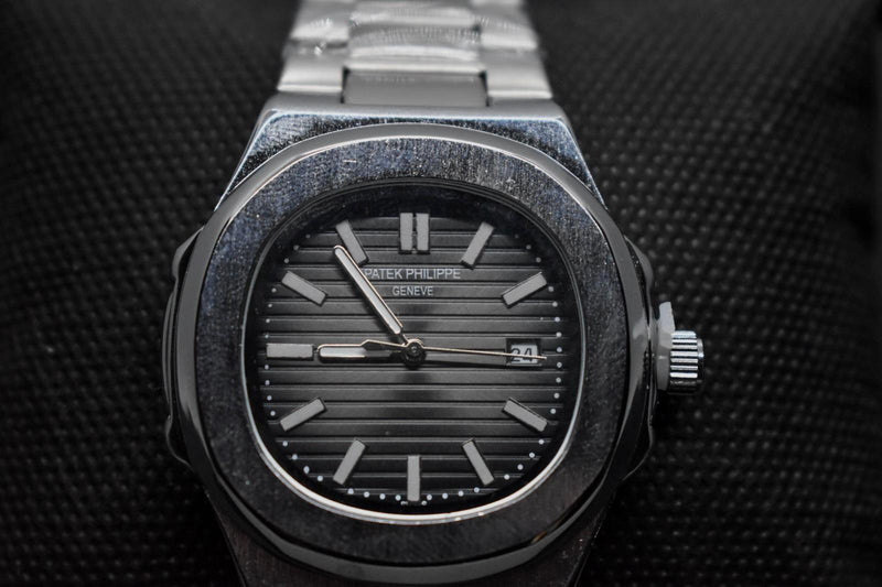 Patek Philippe Nautilus – Pulseira de Aço – Mostrador Preto
